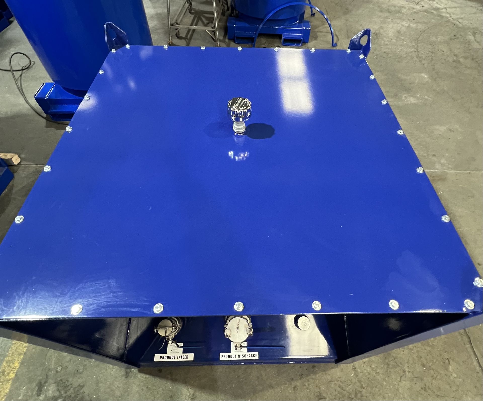 grease-system-hinge-refurbishment-extend-life-span-industrial-storage
